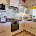 Feriehus Lovely Hugh Close To Beaches Up To 10 Sleeps *