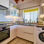 Lovely Hugh Close To Beaches Up To 10 Sleeps Feriehus