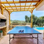Lovely Hugh Close To Beaches Up To 10 Sleeps Feriehus Hortas do Tabual
