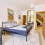Feriehus Lovely Hugh Close To Beaches Up To 10 Sleeps *