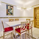 Lovely Hugh Close To Beaches Up To 10 Sleeps