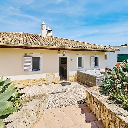 Feriehus Lovely Hugh Close To Beaches Up To 10 Sleeps