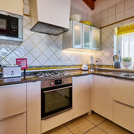 Tatil Evi Lovely Hugh Close To Beaches Up To 10 Sleeps *