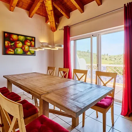 Lovely Hugh Close To Beaches Up To 10 Sleeps בית נופש Hortas do Tabual