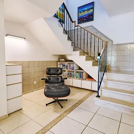 Lovely Hugh Close To Beaches Up To 10 Sleeps *