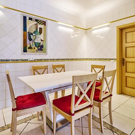 Lovely Hugh Close To Beaches Up To 10 Sleeps