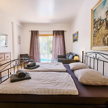 Lovely Hugh Close To Beaches Up To 10 Sleeps