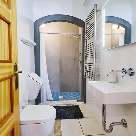 Lovely Hugh Close To Beaches Up To 10 Sleeps