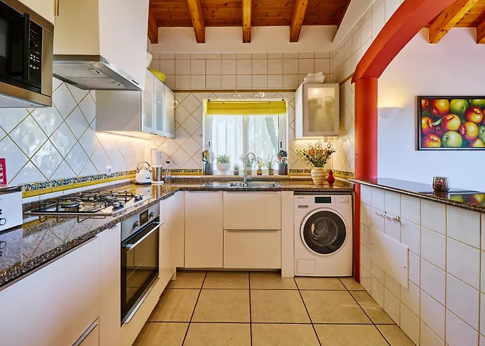 Lovely Hugh Close To Beaches Up To 10 Sleeps Nyaraló Hortas do Tabual