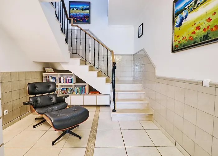 Lovely Hugh Close To Beaches Up To 10 Sleeps *
