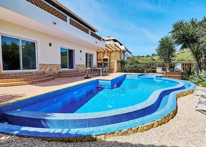 Lovely Hugh Close To Beaches Up To 10 Sleeps * Hortas do Tabual