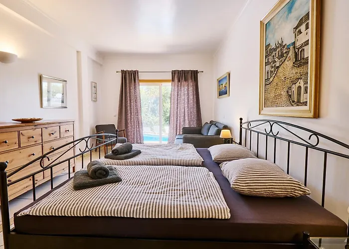 Lovely Hugh Close To Beaches Up To 10 Sleeps