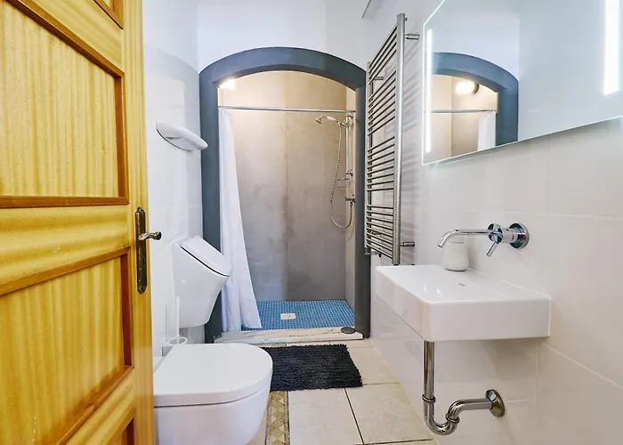 Lovely Hugh Close To Beaches Up To 10 Sleeps