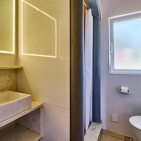 Lovely Hugh Close To Beaches Up To 10 Sleeps 度假居 Hortas do Tabual