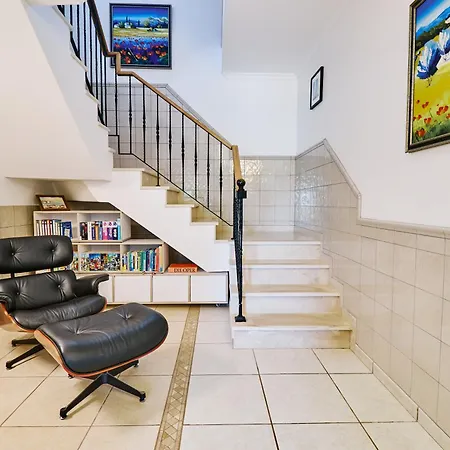 Lovely Hugh Close To Beaches Up To 10 Sleeps *